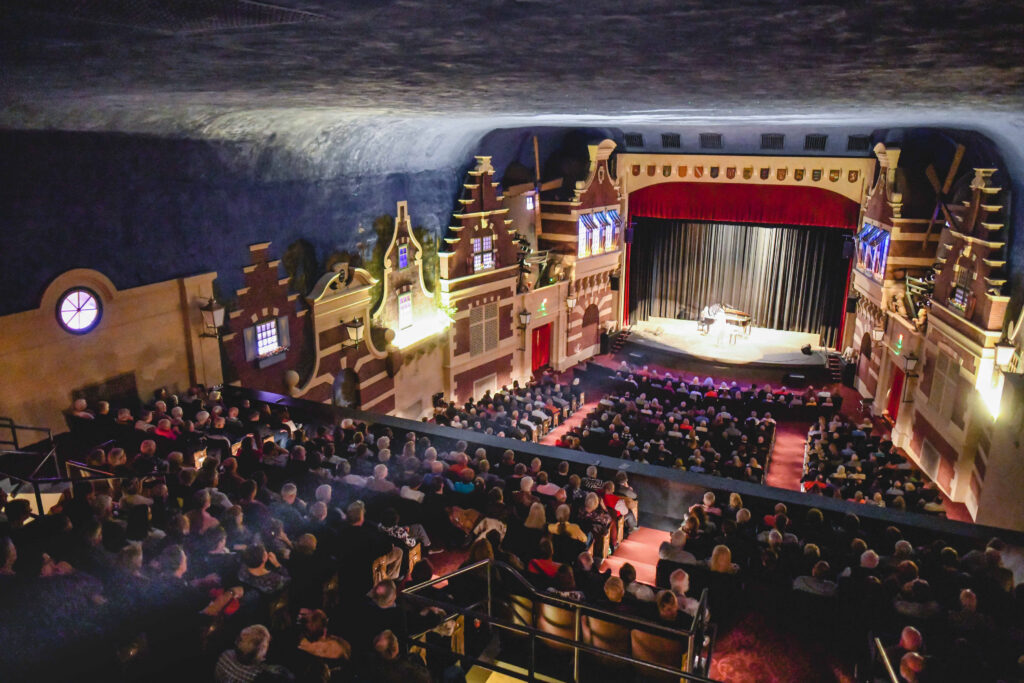 Photo of the Holland Theatre in Bellefontaine